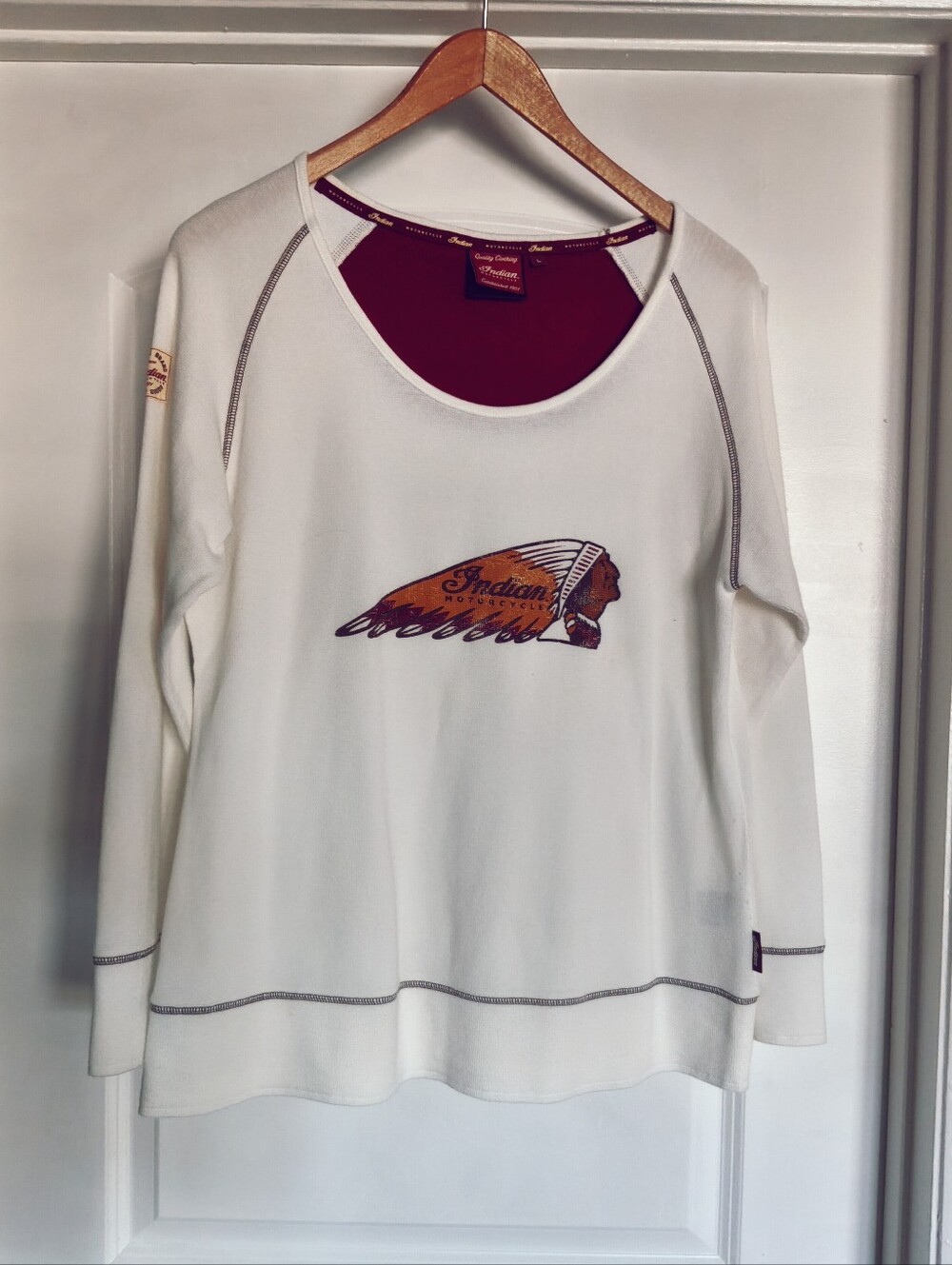 Authentic Indian Motorcycle Women’s Raglan Pullover Sweatshirt – Off-White/Maroo